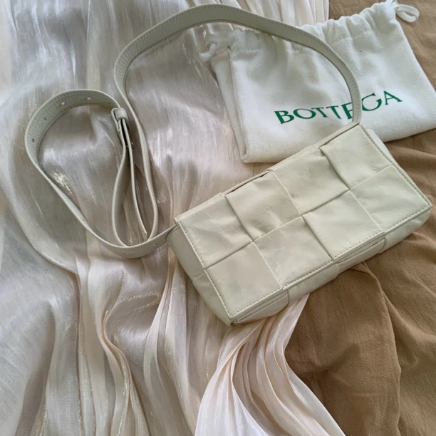 95新 BOTTEGA VENETA/葆蝶家 时尚白色编织斜挎包