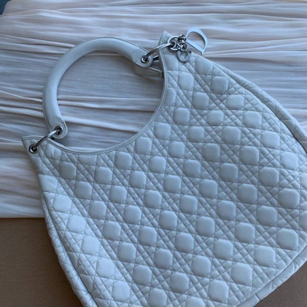 95新 DIOR/迪奥 时尚白色菱格单肩牛角包