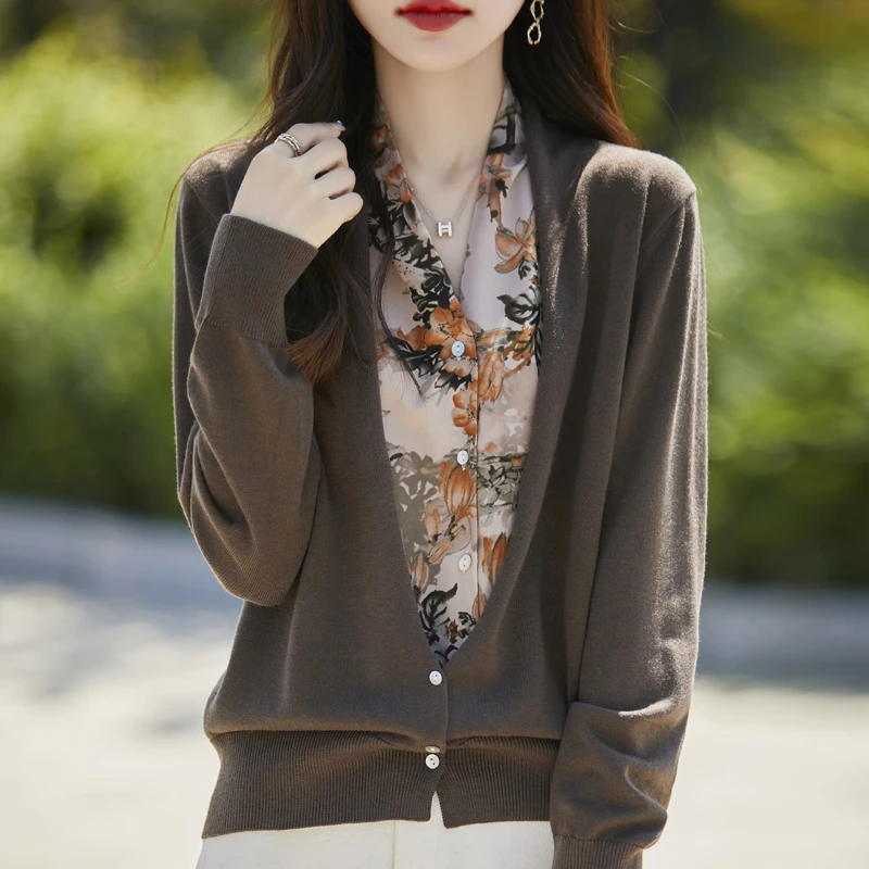 N-463秋冬季新款水墨画假两件长袖开衫女V领拼色精纺羊毛长袖外套