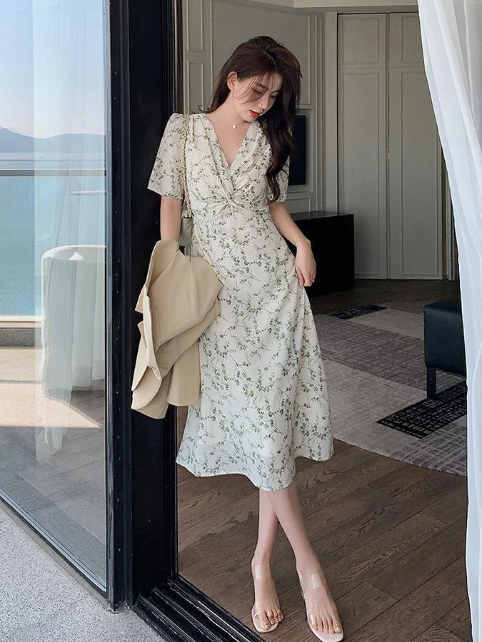 茶歇裙领白色碎花雪纺连衣裙海边A字女夏季气质中长款修身裙子