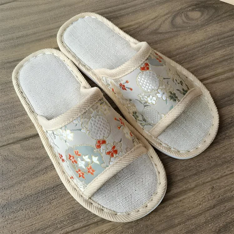 国风缎面一字拖鞋夏季女士透气防滑pvc软底室内居家复古平底鱼嘴