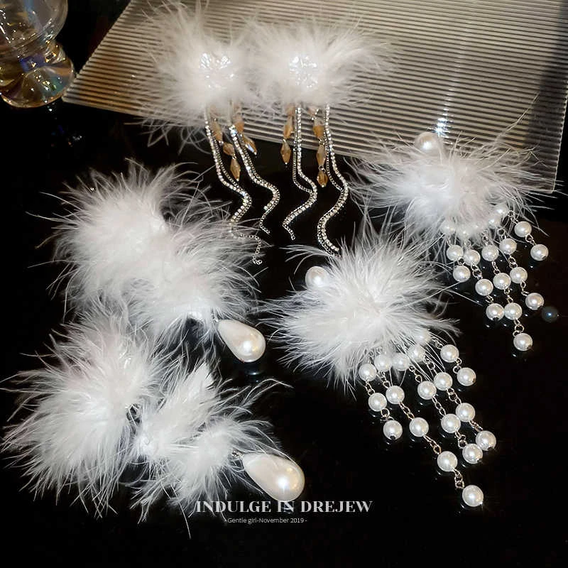铜合金仿珍珠耳饰 秋冬羽毛珠珠流苏耳环新款高级感耳钉毛绒耳饰