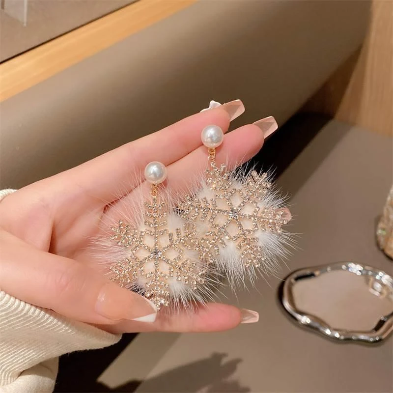 锌合金耳饰  雪花毛绒耳环气质高级感耳钉女2023新款爆款秋冬耳坠