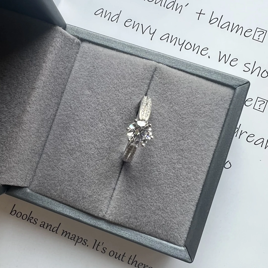 译成戒指 1ct【美不将就】流光溢彩戒指LB276