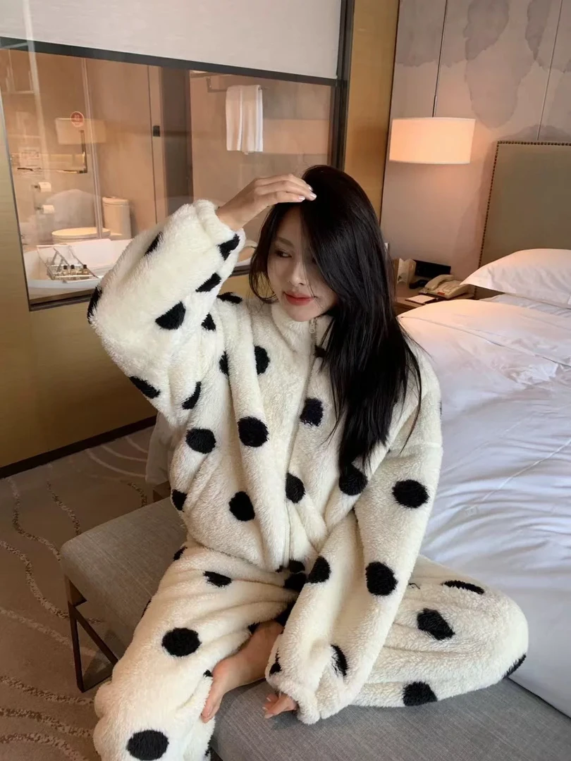 小众波点珊瑚绒睡衣女秋冬季新款加厚法兰绒家居服套装