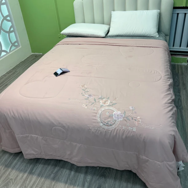 刺绣轻奢粉色夏凉被亲肤柔软纯色印花夏被机洗空调被