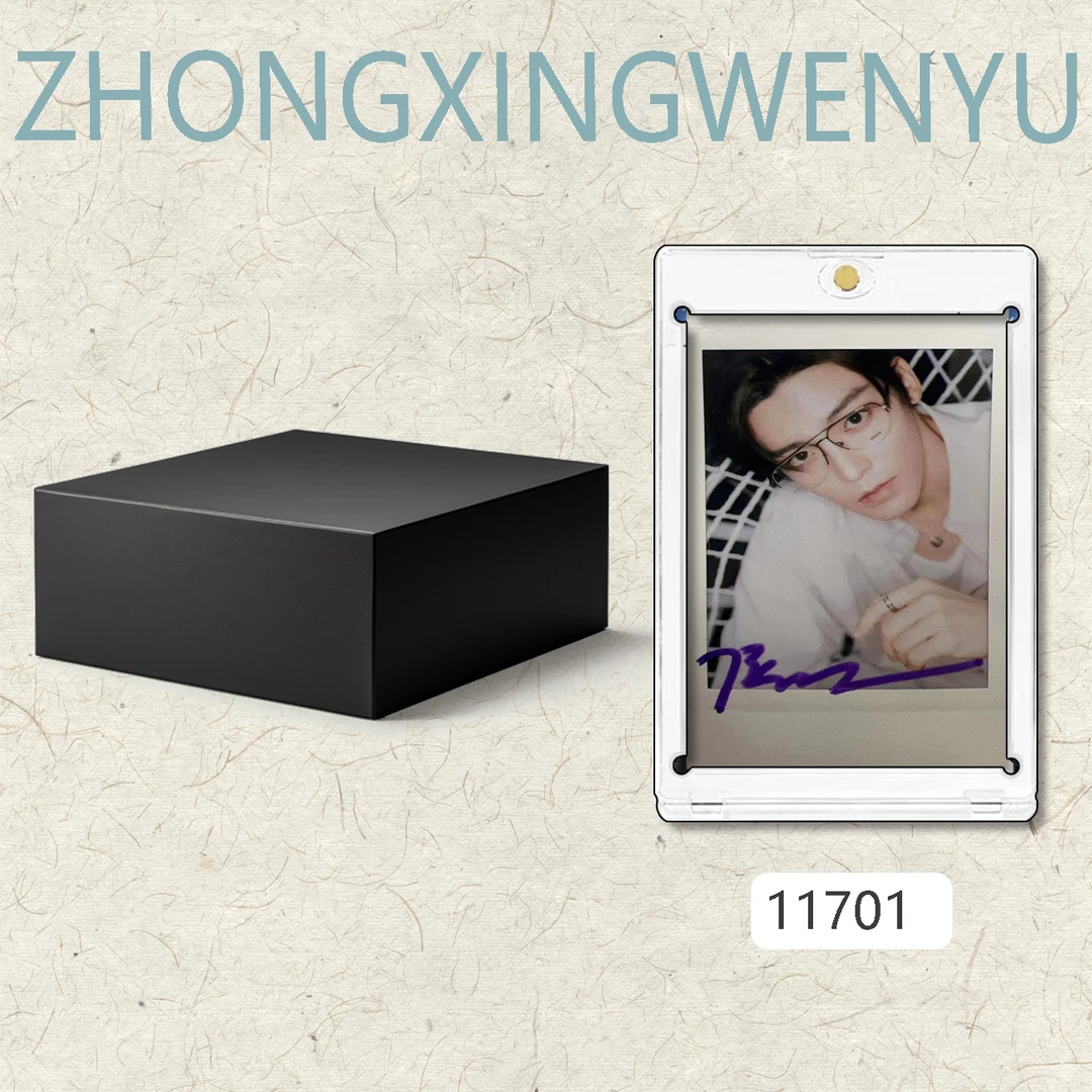 11701【侯明昊】正品签名拍立得相片 白色边框