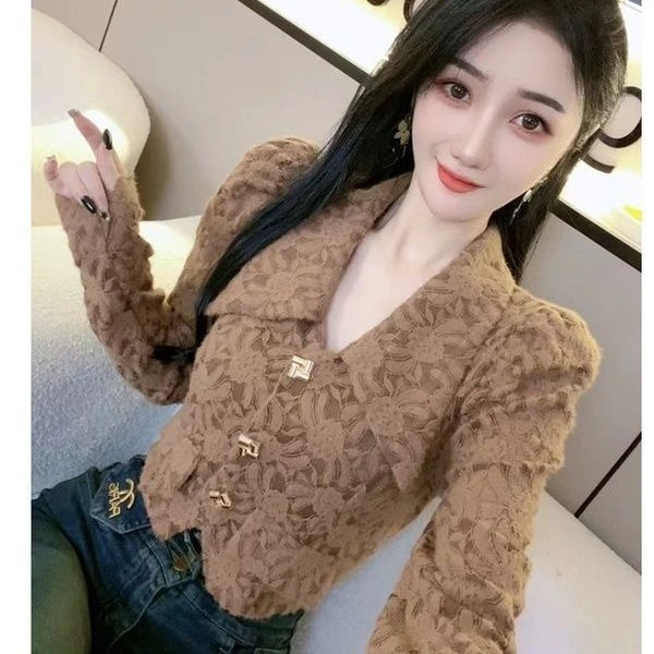 秋季新款法式设计感长袖翻领蕾丝镂空磨毛短款衬衫修身显瘦上衣女