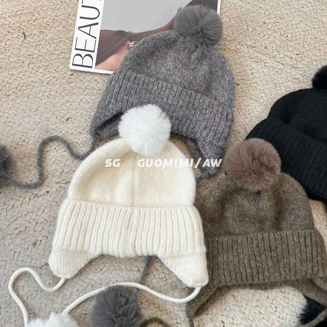 SG / 郭幂幂 AW 冬季保暖 百搭防寒护耳毛球针织帽M-20242183