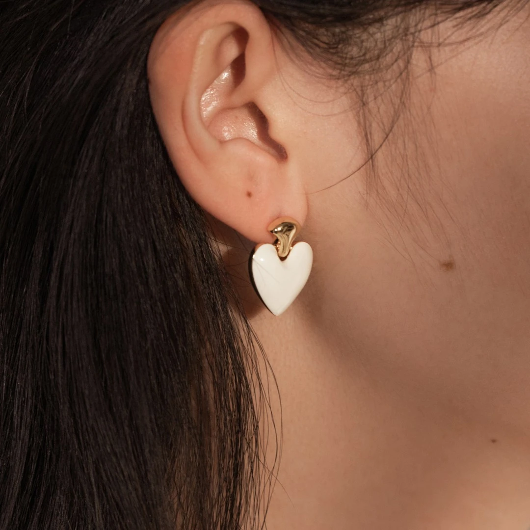 铜合金耳饰 NUER【 金属滴胶心形耳钉】NU212R004铜合金耳饰女XS