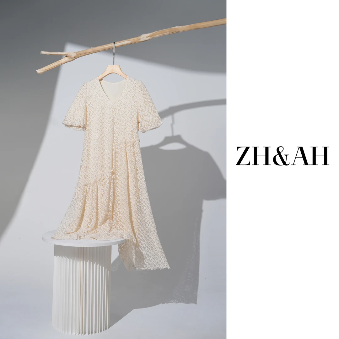 ZH&AH【冰白甜茶】夏季新款时尚气质百搭孕期法式蕾丝刺绣连衣裙