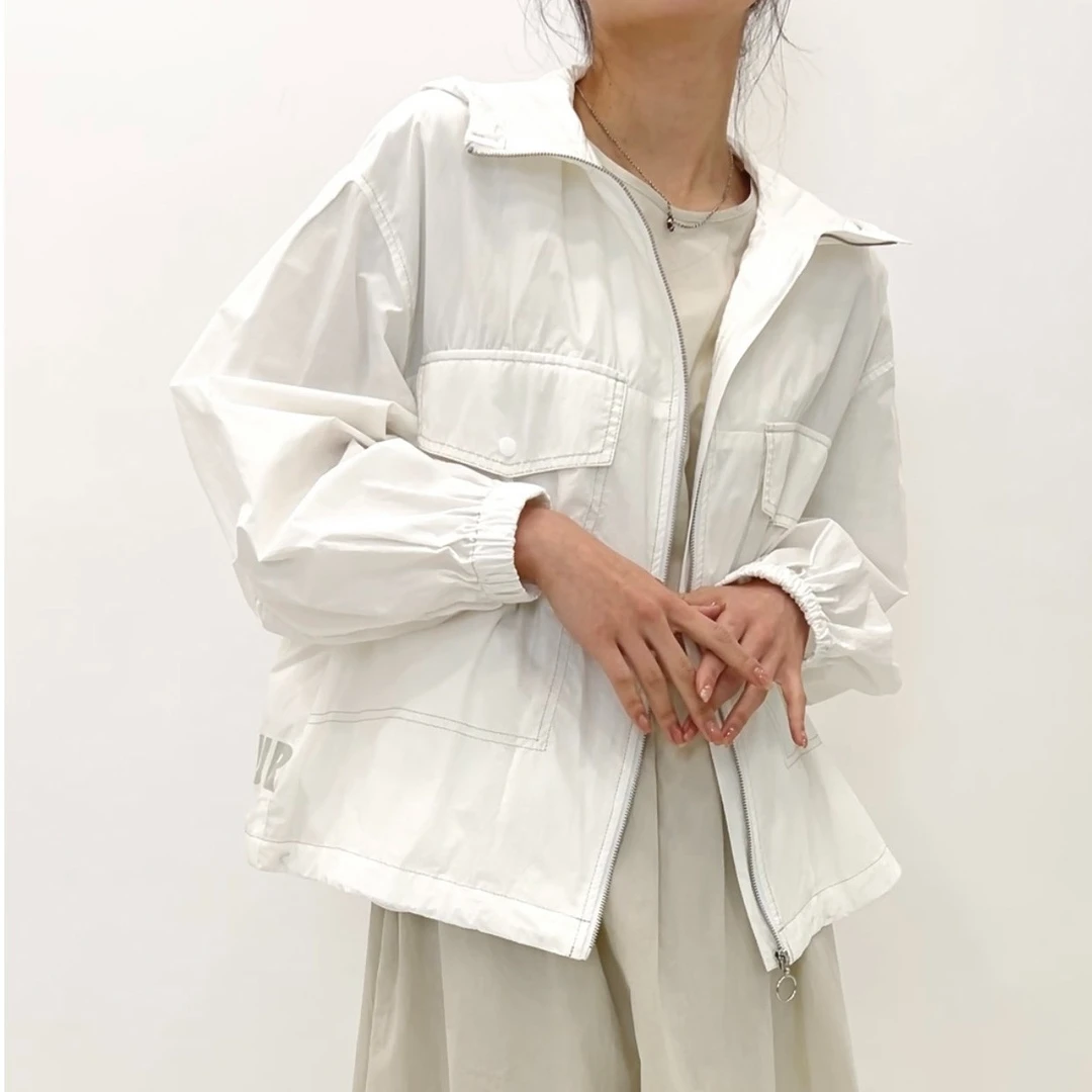 韩单v家时尚休闲字母大口袋百搭轻薄透气连帽宽松运动短外套女薄