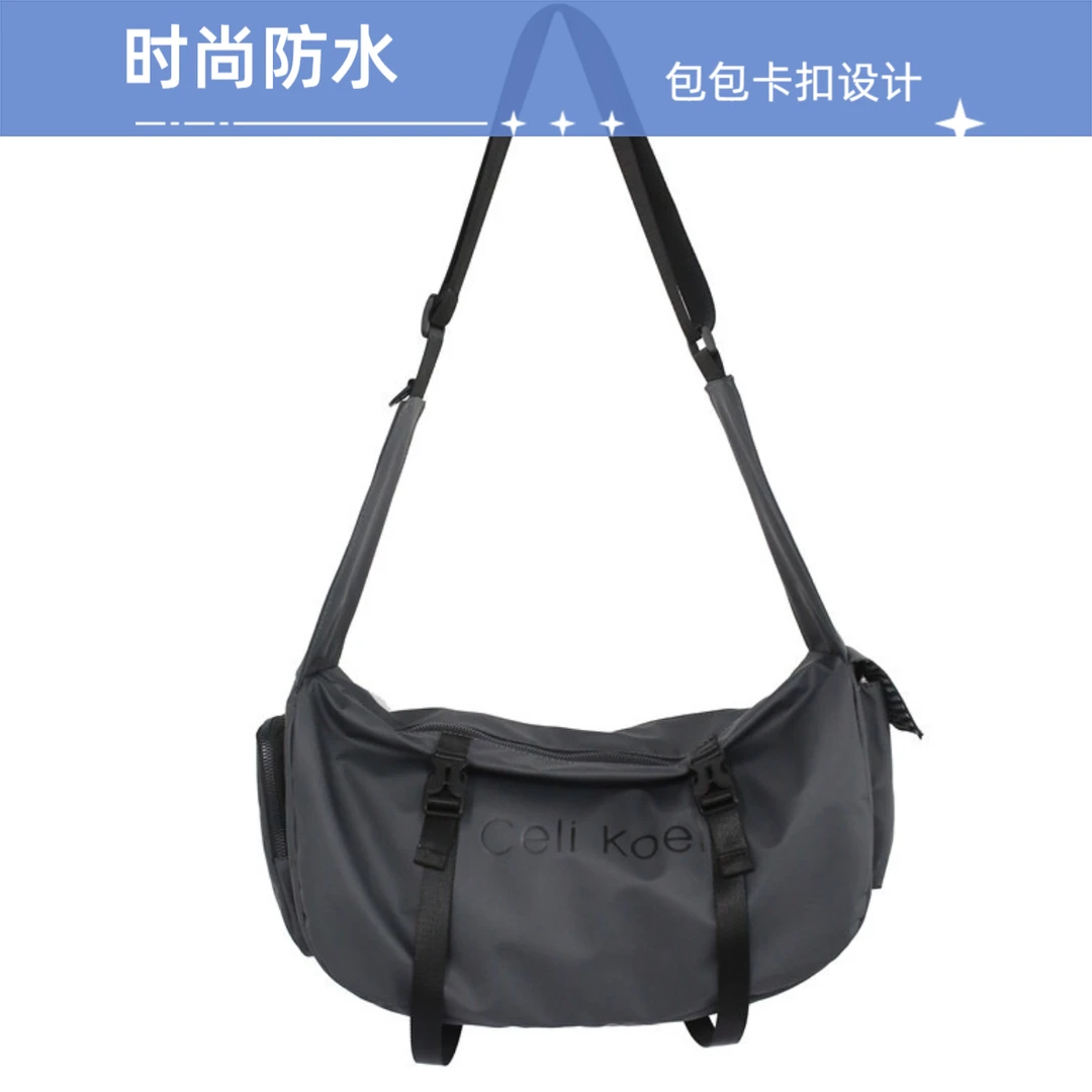 日系单肩斜挎包包男运动横款饺子大容量时尚防水学生包男潮多功能