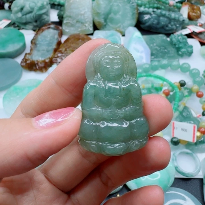 翡翠颈饰未镶嵌翡翠