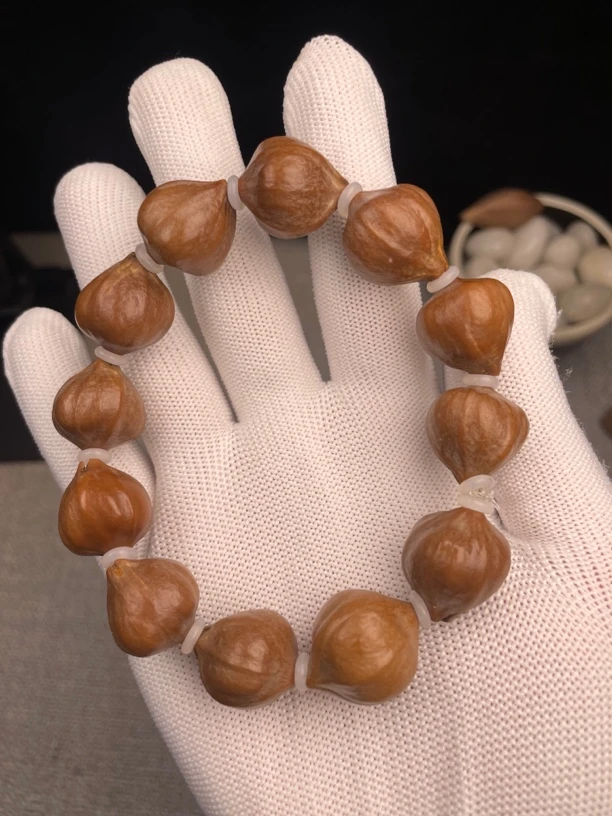 1.6+尺寸铁核三花孔自然素串