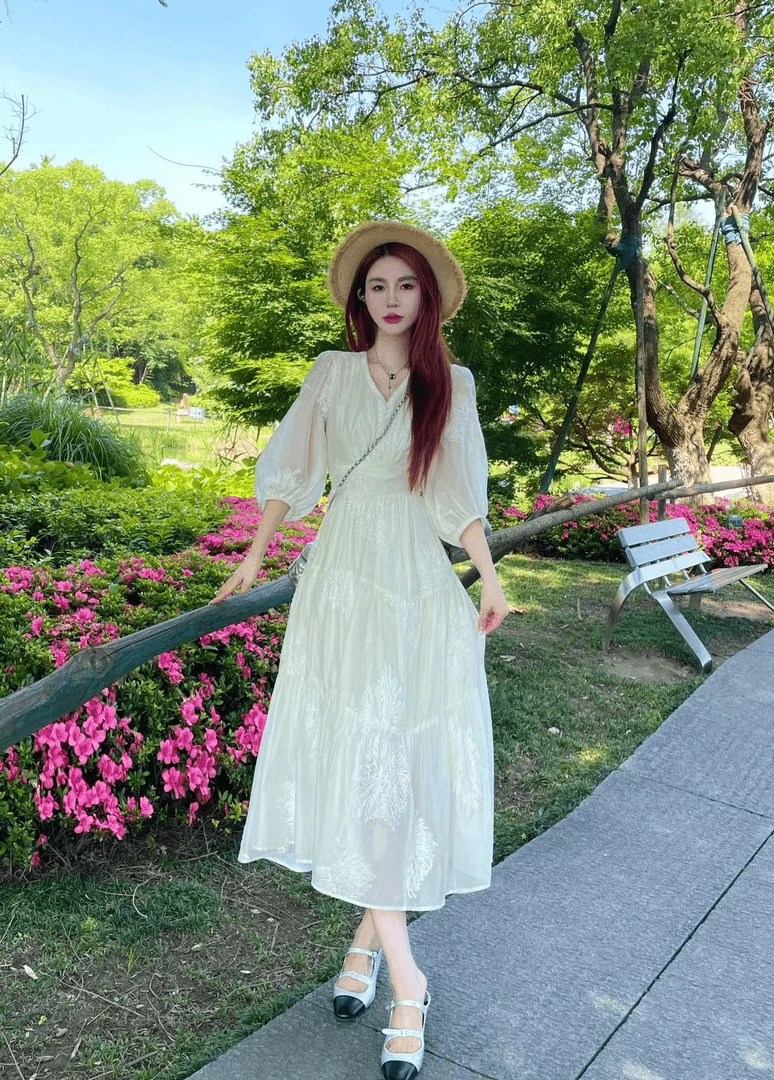 FAN服饰 T夏季重工刺绣飘逸时尚V领收腰气质米色连衣裙仙女8006