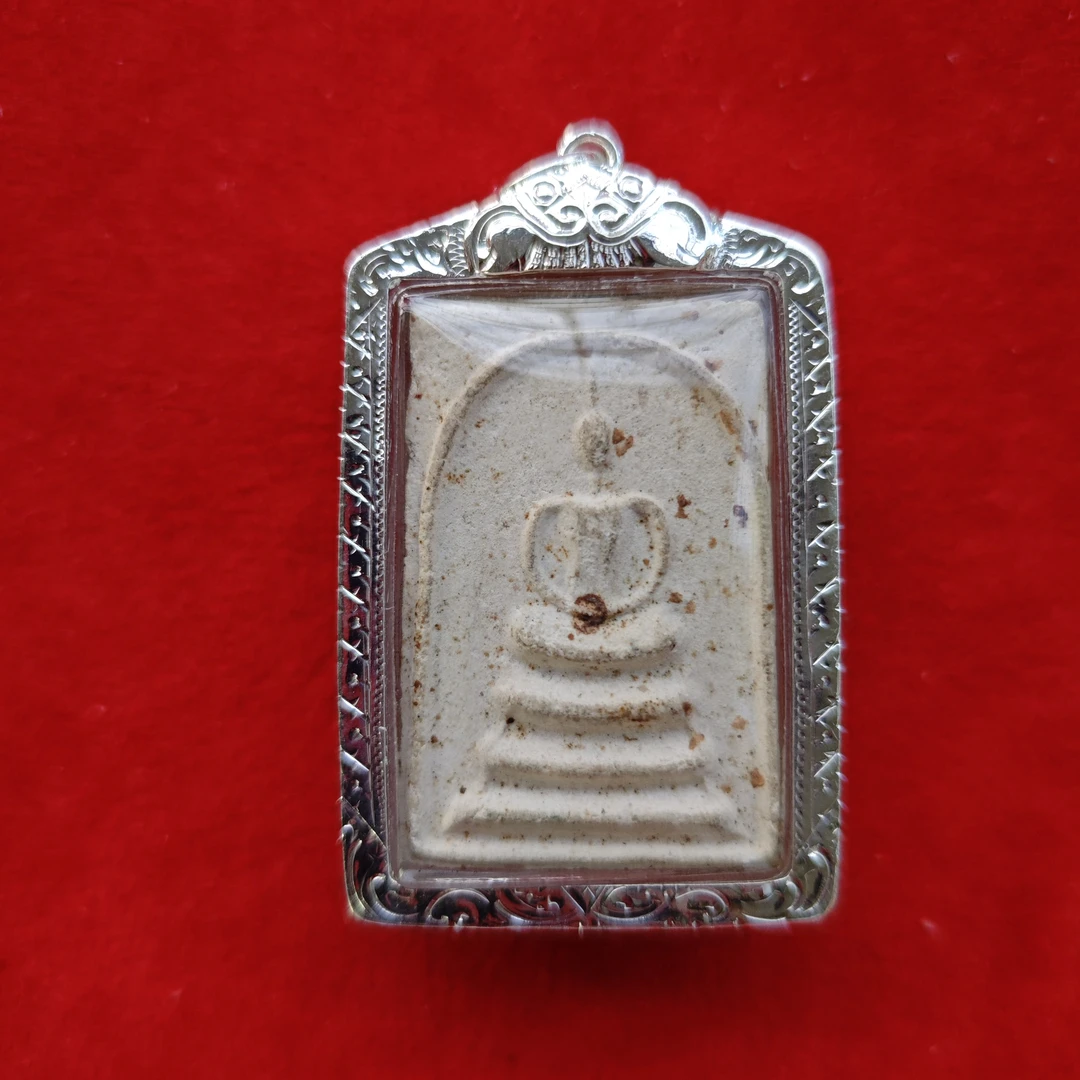 泰国泰牌 龙婆纳 2510 粉质崇迪f 古老经粉制作 银壳 手工艺品