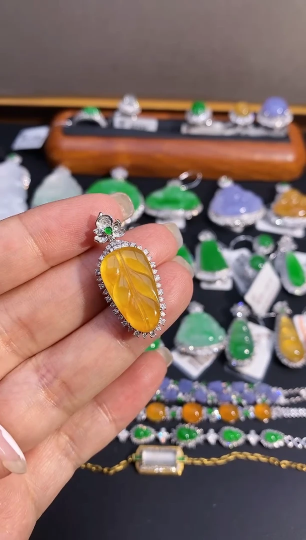 【闪购商品】翡翠吊坠(不含链)18K金镶嵌吊坠