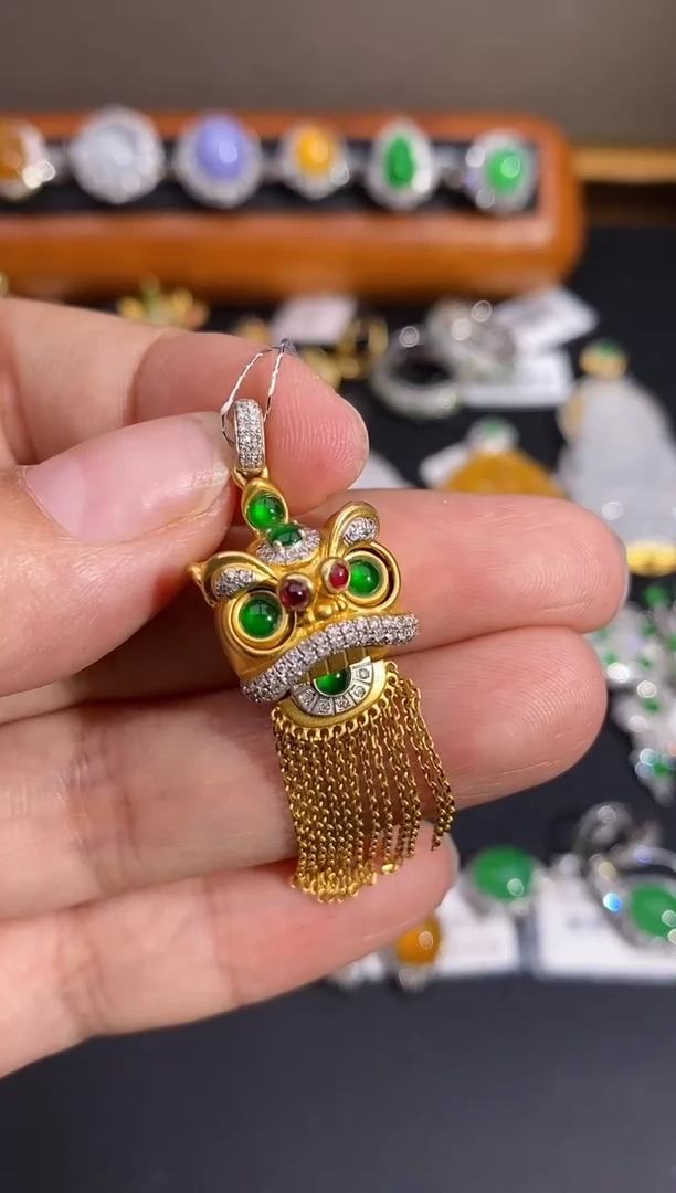 【闪购商品】翡翠颈饰18K金镶嵌吊坠