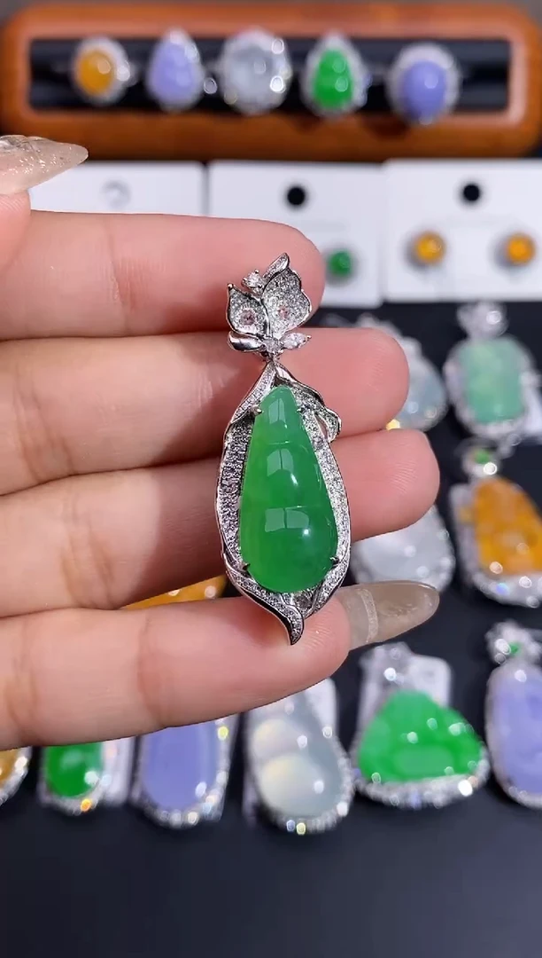 【闪购商品】翡翠吊坠(不含链)18K金镶嵌吊坠