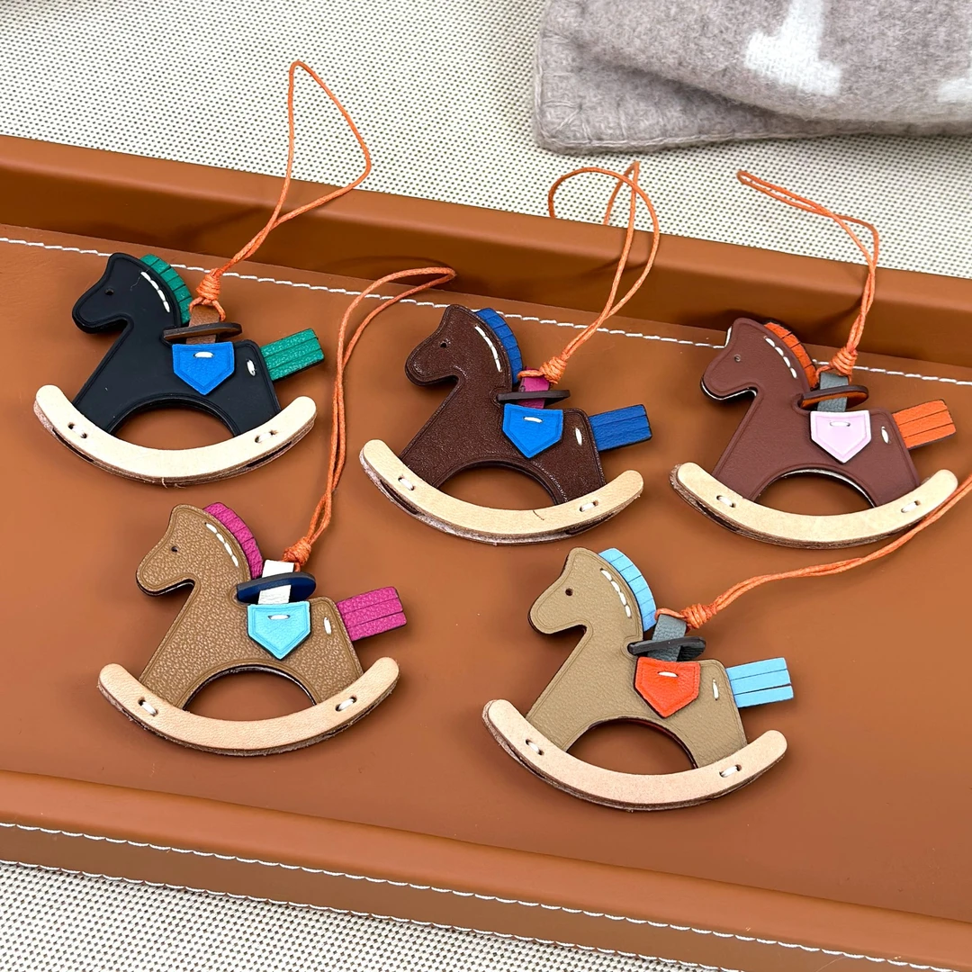 H时尚包包手工缝真皮小飞马摇摇马包包挂件挂饰百搭时尚