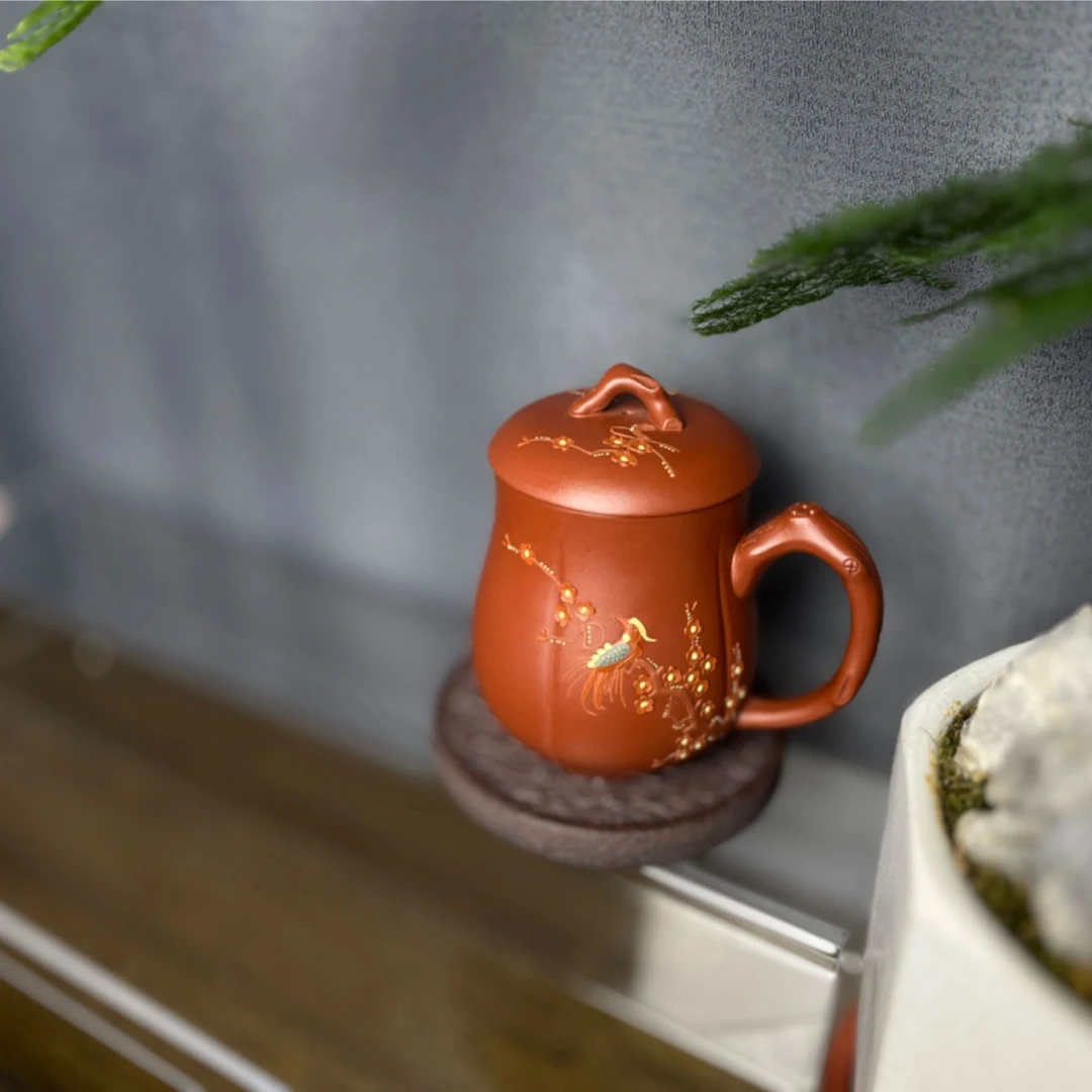 992宜兴紫砂盖杯 大红袍泥泥绘喜上眉梢 350毫升（配礼盒）