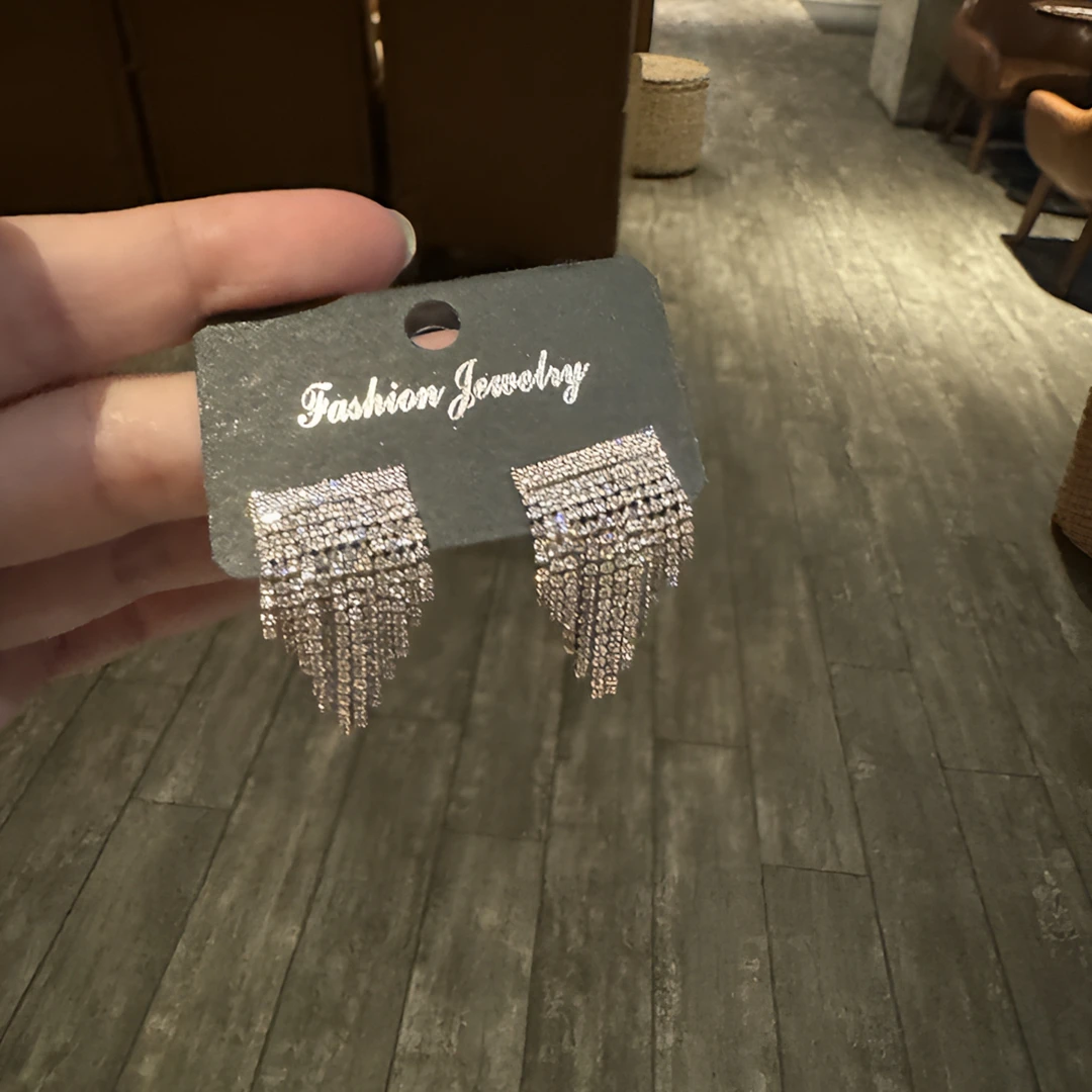 【草裙舞】欧洲设计师时尚超闪锆石流苏耳环气质百搭轻奢高级感耳钉