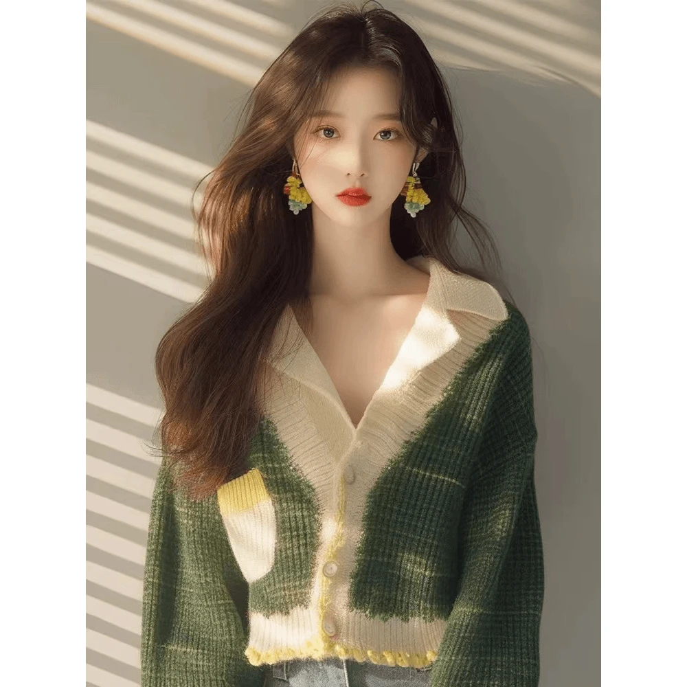 绿色v领长袖针织开衫毛衣外套女2024秋冬新款今年流行松弛感上衣
