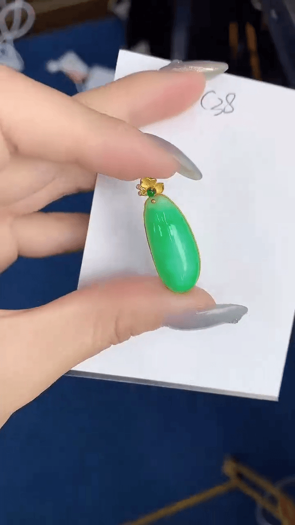 【闪购商品】翡翠颈饰18K金镶嵌00000000