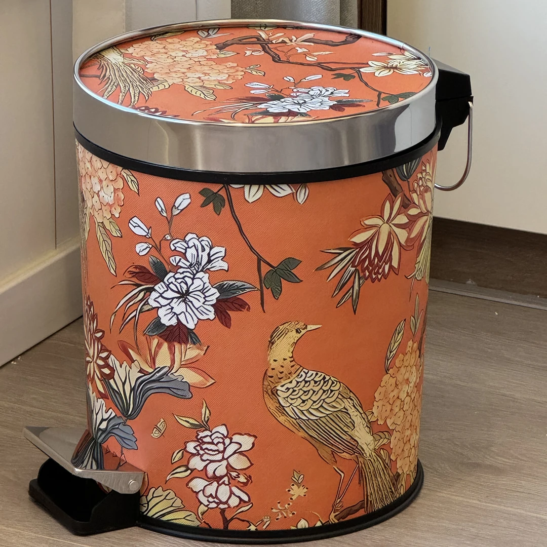 【欧美外单】皮革带盖脚踏垃圾桶加厚中古风花鸟带内胆大容量