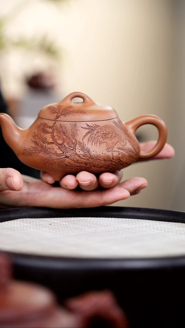【闪购商品】紫砂茶壶琥珀金砂汉棠石瓢刻仙鹤