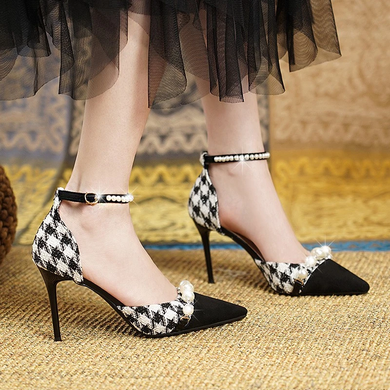 法式尖头细跟中空单鞋女春夏新款千鸟格串珠包头一字扣带凉鞋女