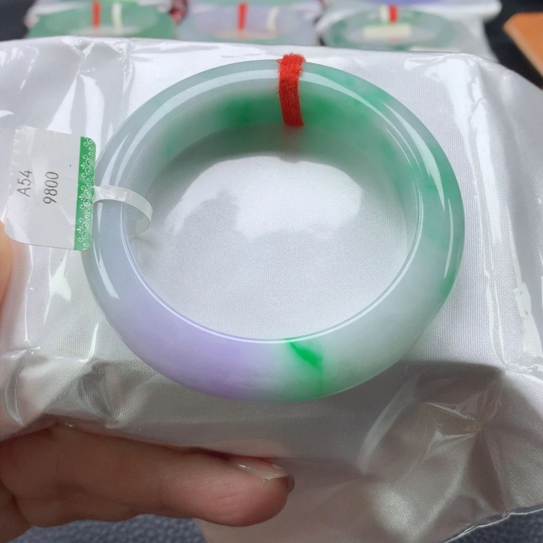 翡翠手镯未镶嵌54圈
