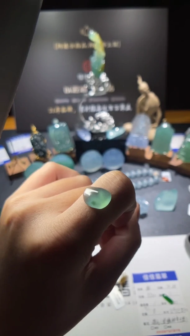 【闪购商品】翡翠挂件未镶嵌大牛 未镶嵌裸石