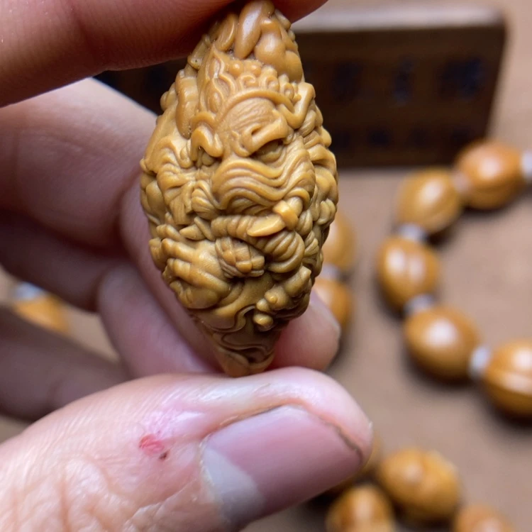 【闪购商品】橄榄核核雕象神