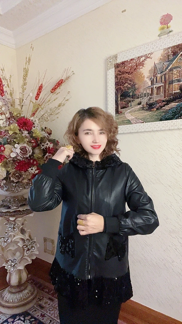 MODA KIZ 新款轻奢简约气质连帽上衣女士短款皮衣外套