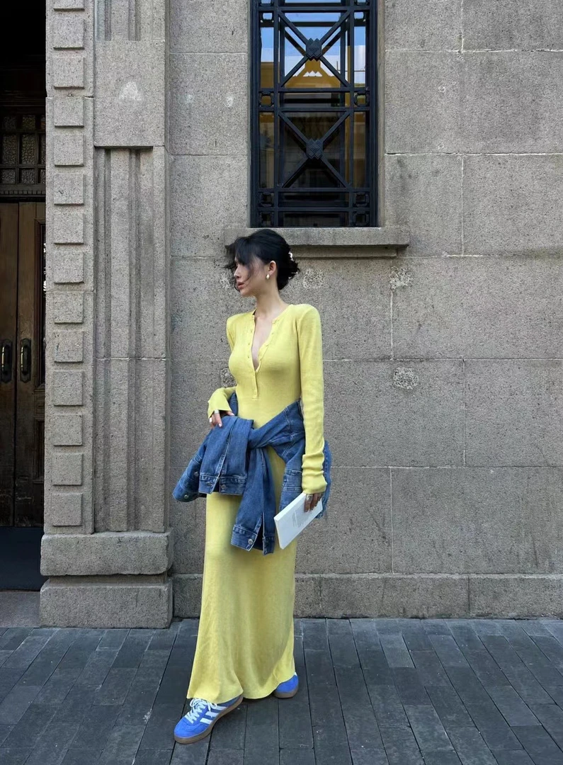 ALL IN韩国东大门2024早秋新款韩版纯色单排扣柔软针织长袖连衣裙