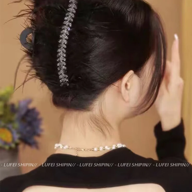 女生后脑勺鲨鱼夹头饰发夹气质小香风轻奢高级感黑色麦穗羽毛抓夹