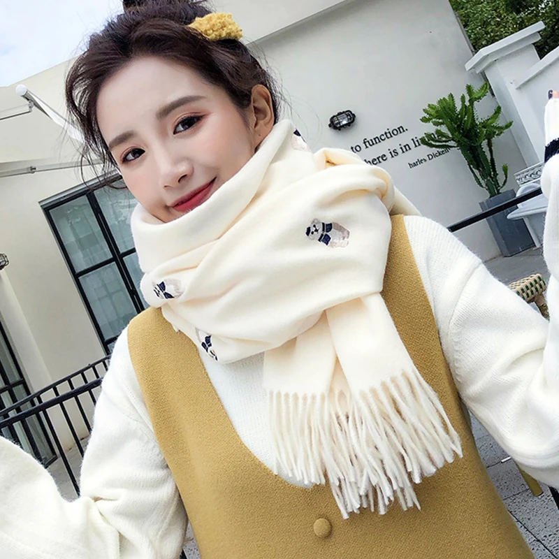 羊毛围巾女冬季百搭女生可爱小熊刺绣白色羊绒披肩送女友礼物围脖