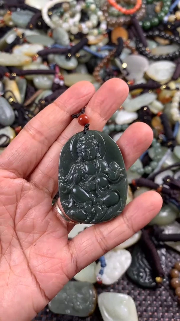 【闪购商品】和田玉颈饰未镶嵌多样性发货没有证书，拍一发一.有瑕
