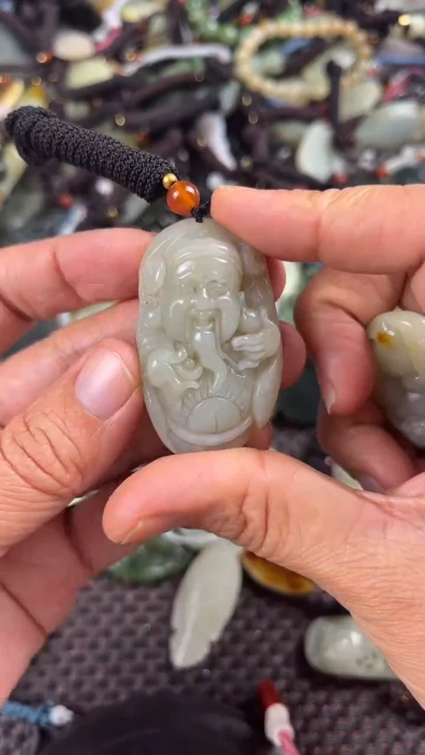 【闪购商品】和田玉颈饰未镶嵌多样性发货没有证书，拍一发一.有瑕