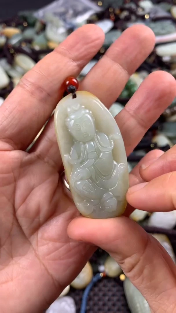 【闪购商品】和田玉颈饰未镶嵌多样性发货没有证书，拍一发一.有瑕