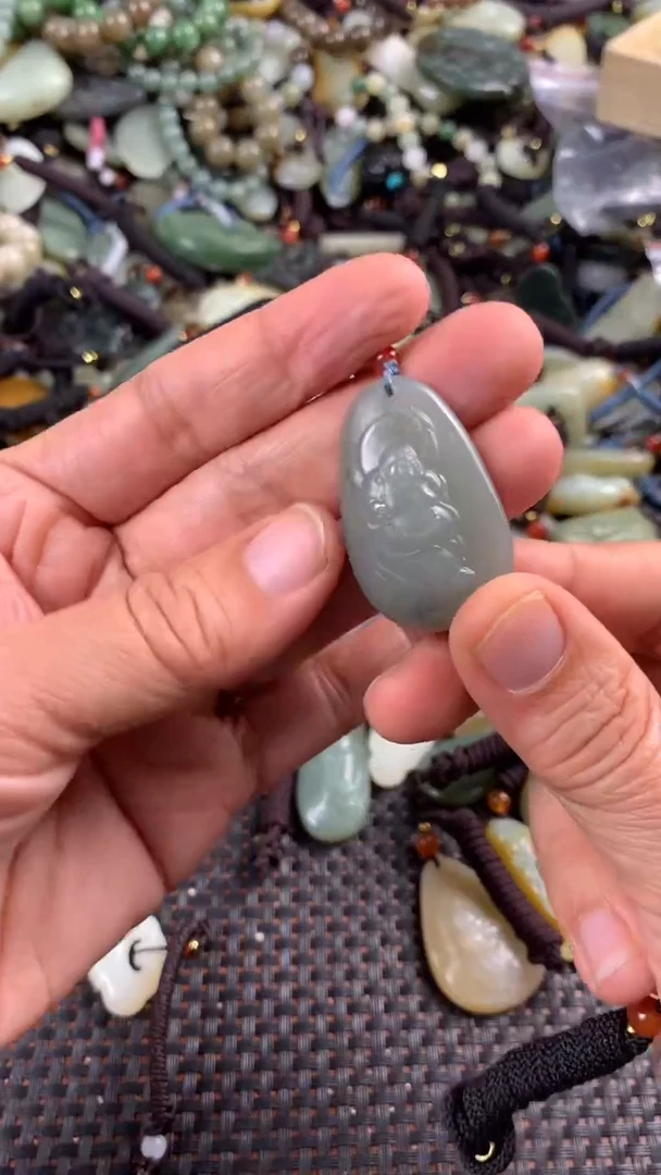 【闪购商品】和田玉颈饰未镶嵌多样性发货没有证书，拍一发一.有瑕