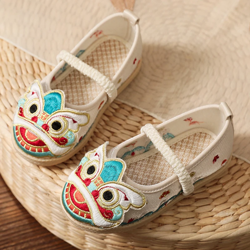 虎头鞋婴儿男女宝宝2025新款儿童绣花鞋老北京布鞋手工古风汉服鞋