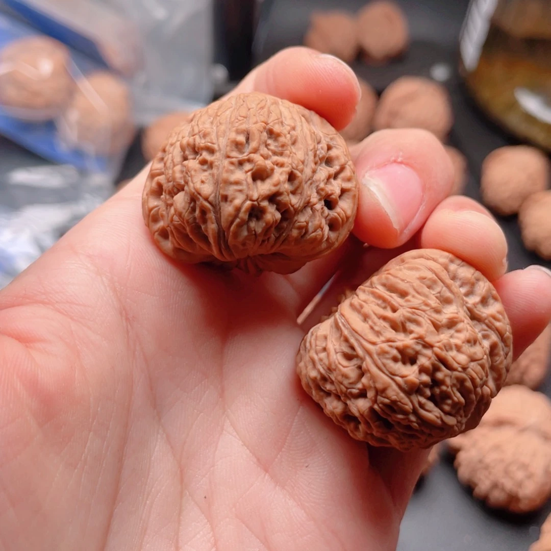 文玩核桃吊坠金****?35尺全品泥鳅背