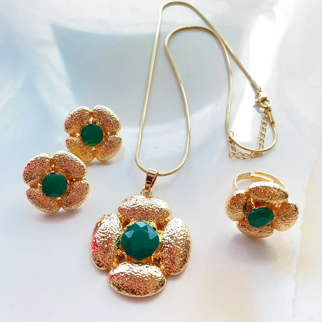 铜合金项链 Xyuer谢雨儿绿色石异形花朵个性款首饰套装