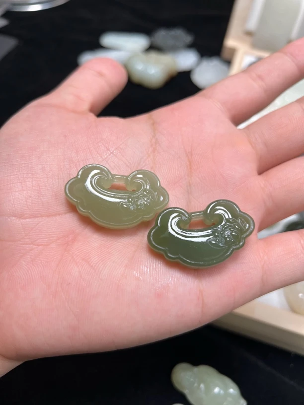 卡35和田玉莲花如意锁吊坠复古祥云锁（多样性发其一）