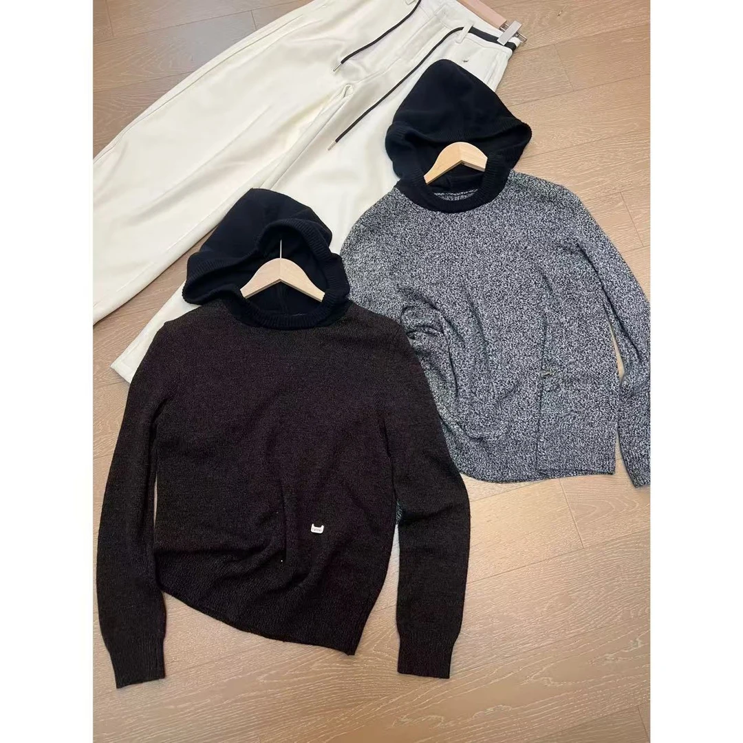 JOJO/玖了个玖【拼接铁牌帽衫】秋冬连帽灰色针织上衣 2410B5017