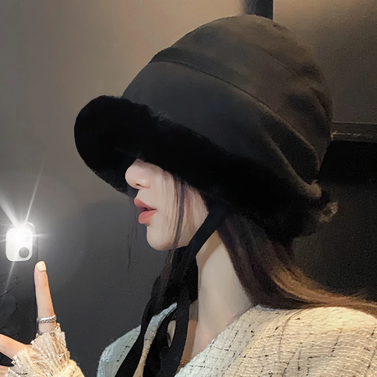 毛绒渔夫帽女冬季新款加厚保暖盆帽骑车防风护耳绑带毛茸茸帽子