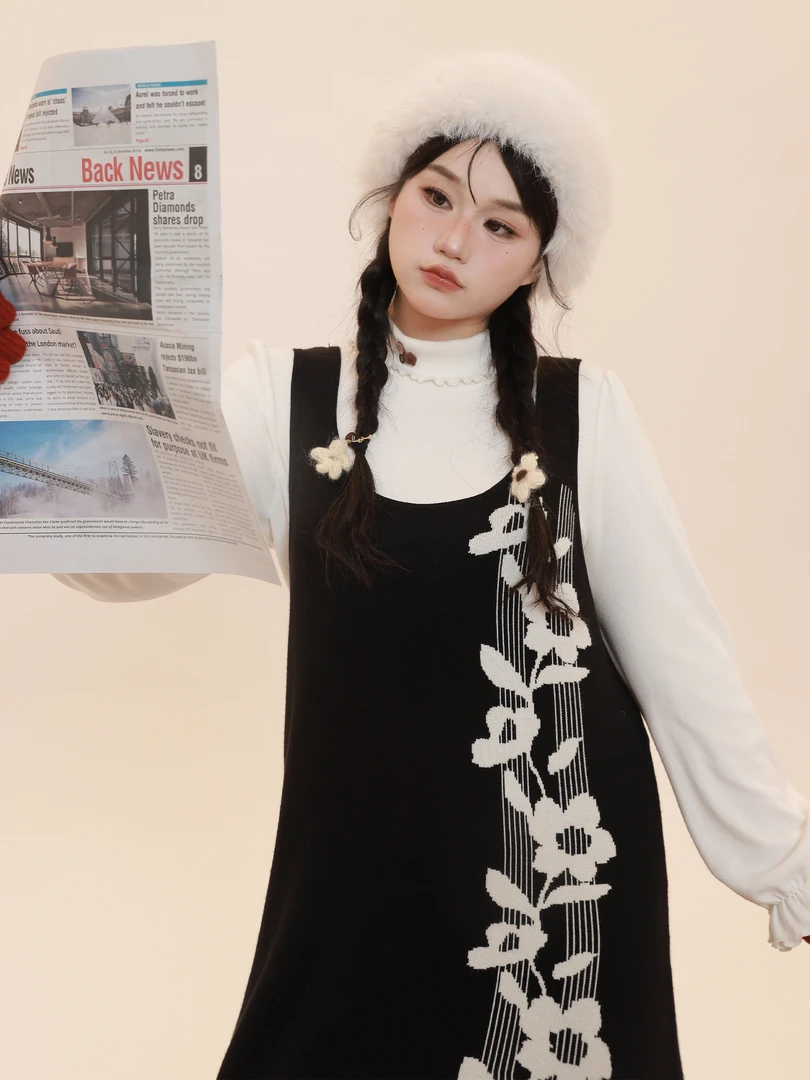 月半鱼【墨韵】黑色小花朵双扣飘带无袖针织吊带连衣裙女冬